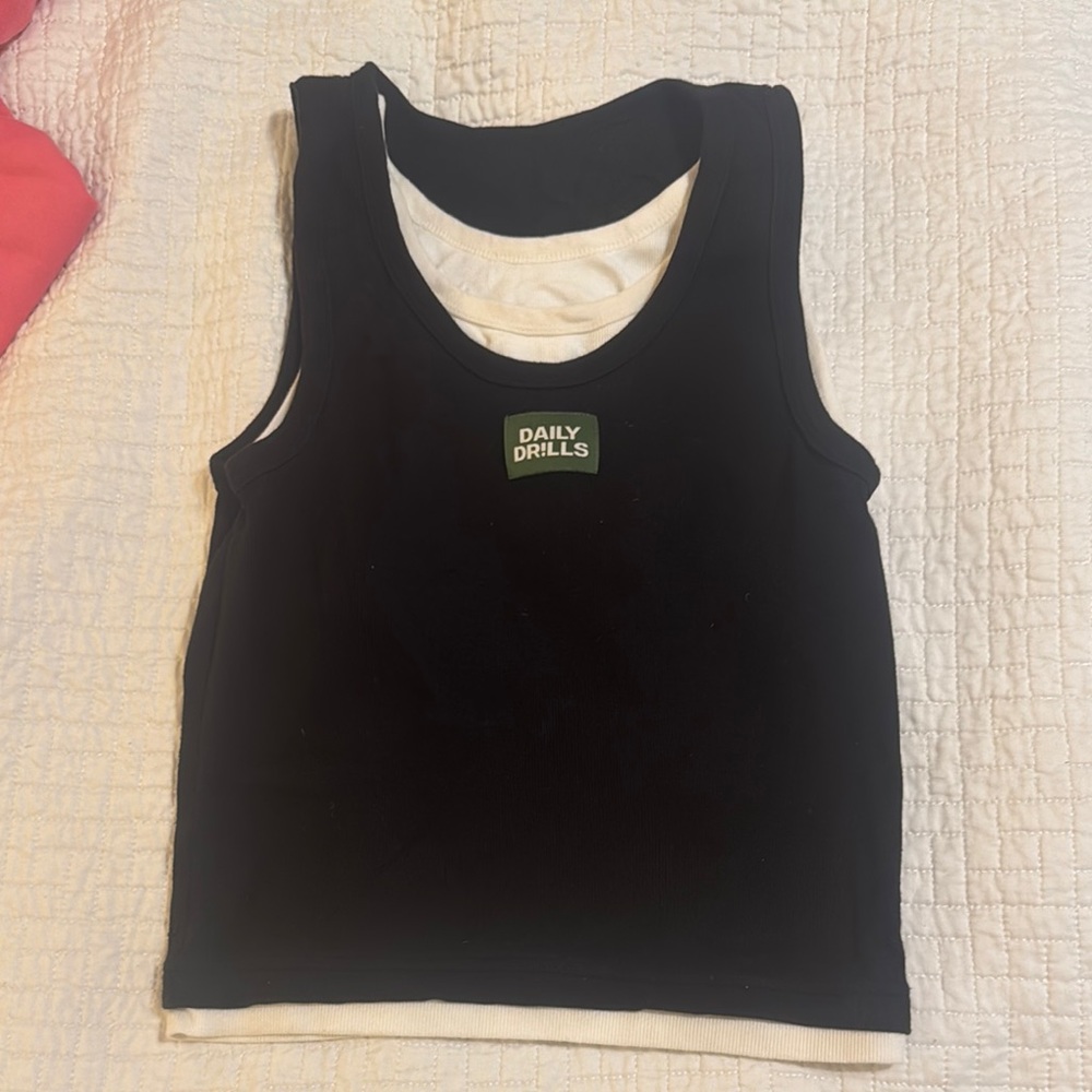 DAILY DRILLS LOGO LAYERED TANK